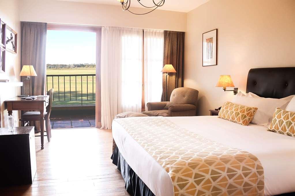 Hotel Wyndham Garden Luján Zimmer foto