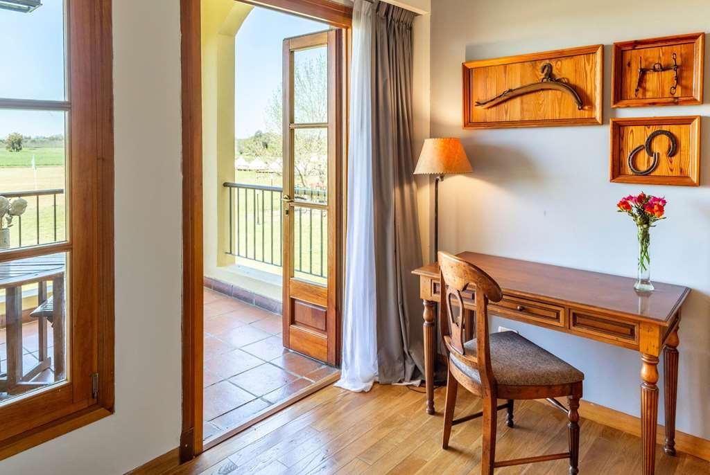 Hotel Wyndham Garden Luján Zimmer foto