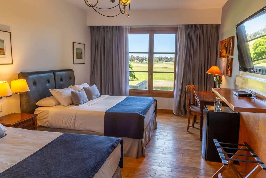 Hotel Wyndham Garden Luján Zimmer foto